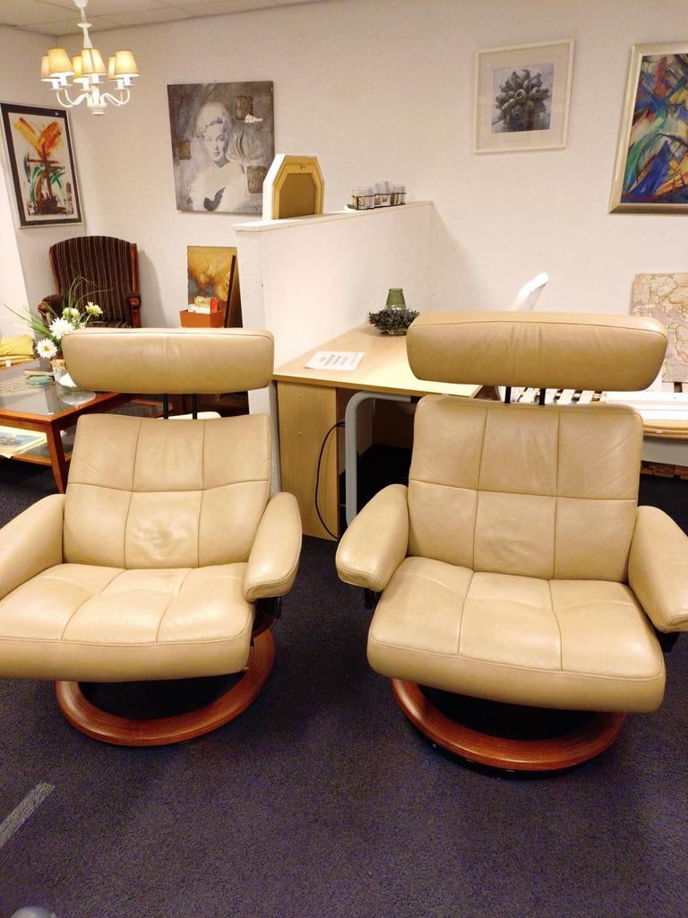 2x Leren Relaxfauteuil - Beige, verstelbaar, Ophalen, Gebruikt, Onbekend@voorbeeld.com, Onbekend