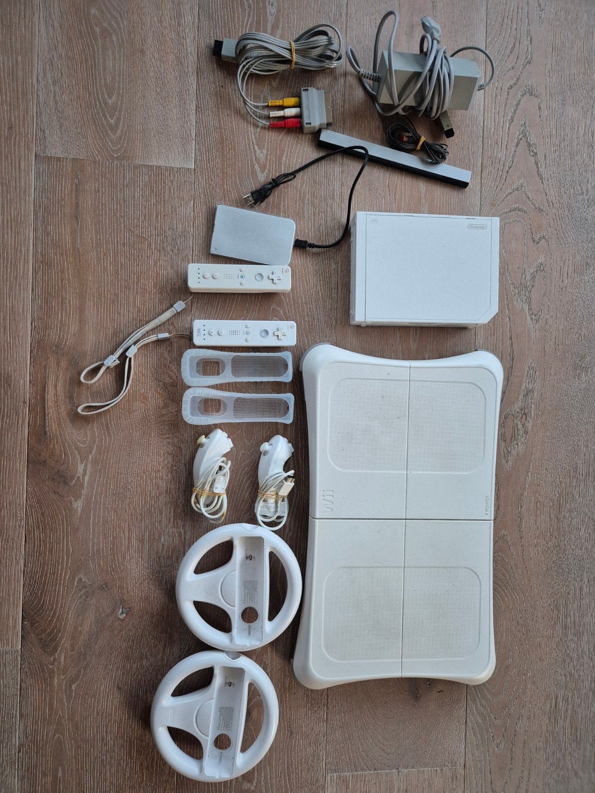 Complete Wii met 375 spellen op harde schijf en accessoires, Ophalen of Verzenden, Gebruikt, Met 2 controllers, Met games