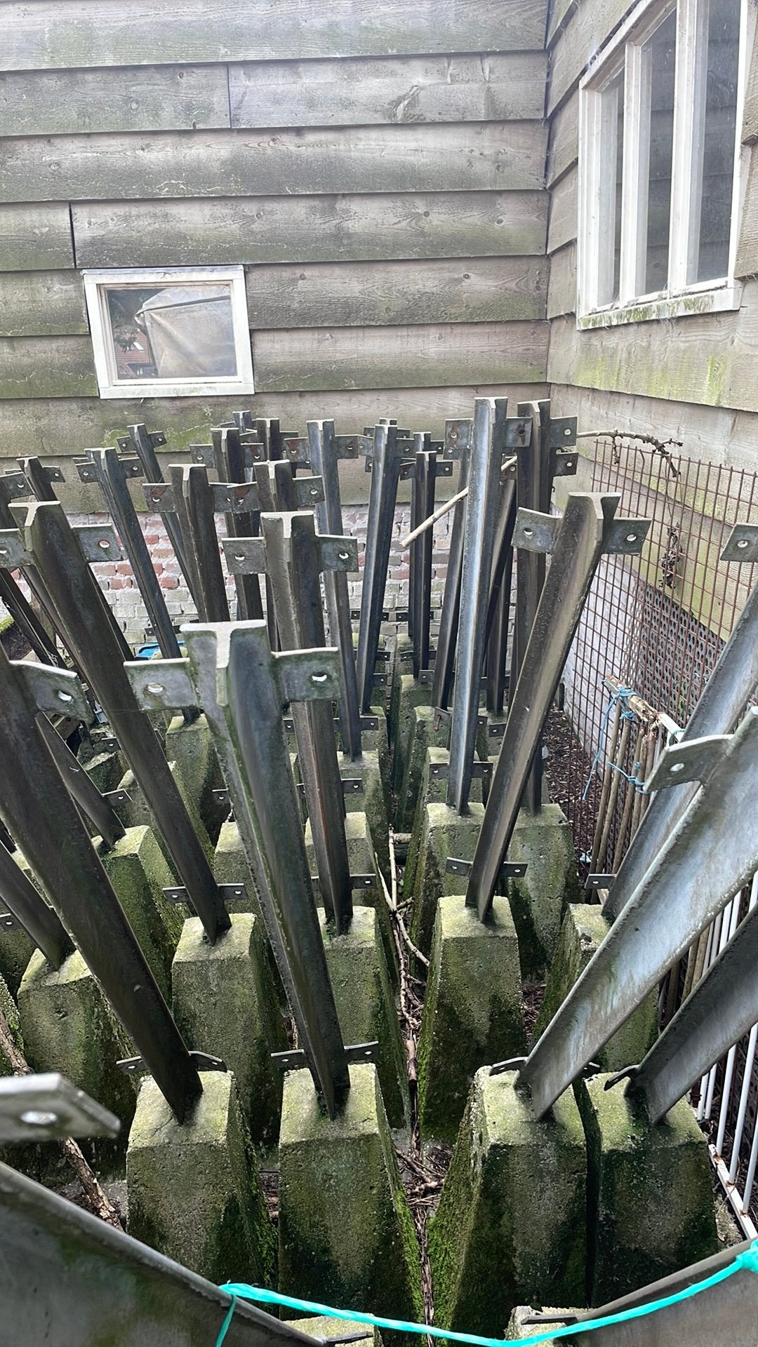 Ijzeren paal met betonnnen voet, Tuin en Terras, Ophalen, Zo goed als nieuw