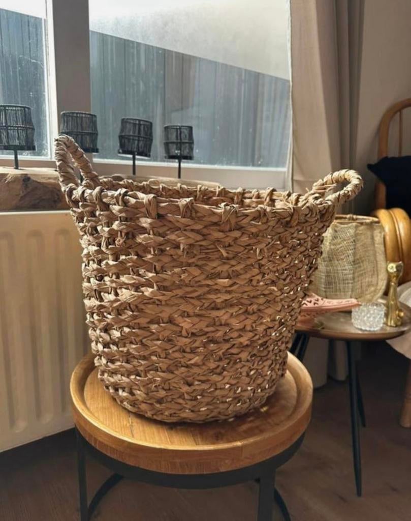 Grote rotan mand met twee handvaten uit Bali, Huis en Inrichting, Ophalen of Verzenden, Zo goed als nieuw, Rond, Riet