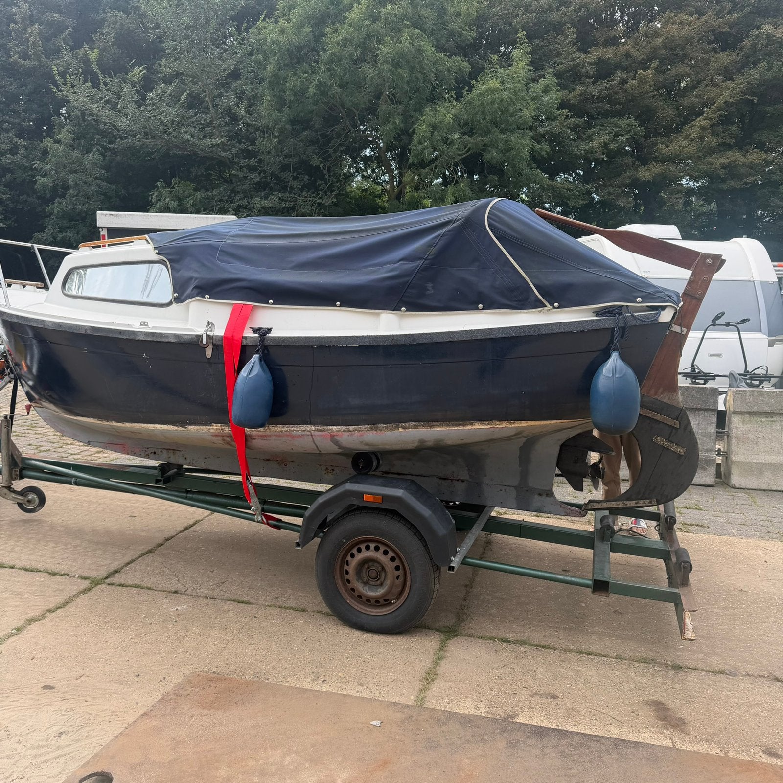 Kajuitboot + Tohatsu 6PK + trailer, Watersport en Boten, Ophalen, Zo goed als nieuw, Antifouling, Buitenboordmotor
