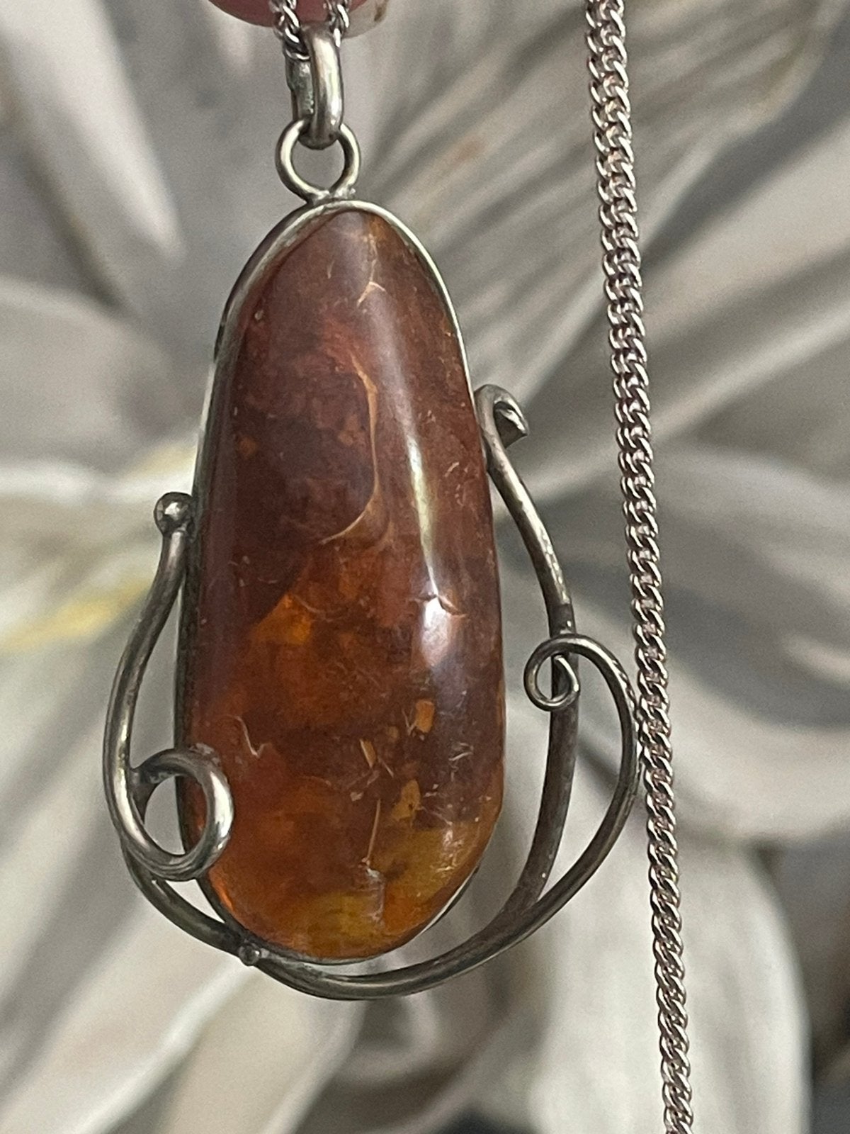 zilveren ketting met antieke barnsteenhanger, Ophalen of Verzenden, Zilver, Ketting
