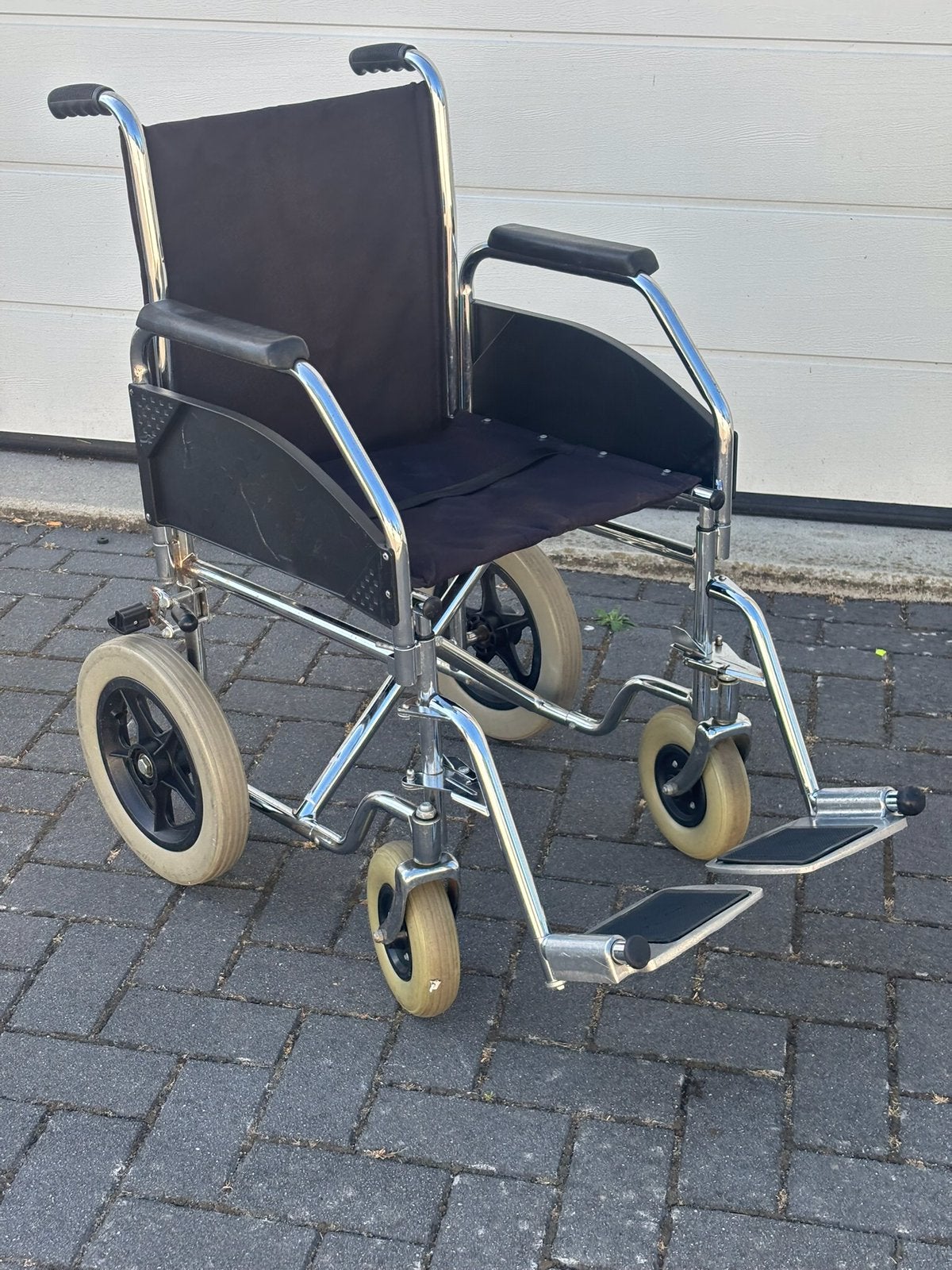 Transportrolstoel inklapbaar past in iedere auto., Gebruikt, Meer info ☎️0️⃣6️⃣➖2️⃣0️⃣9️⃣0️⃣1️⃣0️⃣4️⃣0️⃣, Duwrolstoel, Nederland