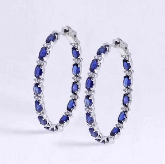 18K witgoud verguld creolen met blauw en witte zirkonen, Overige materialen, Nieuw, Ophalen of Verzenden, Met edelsteen