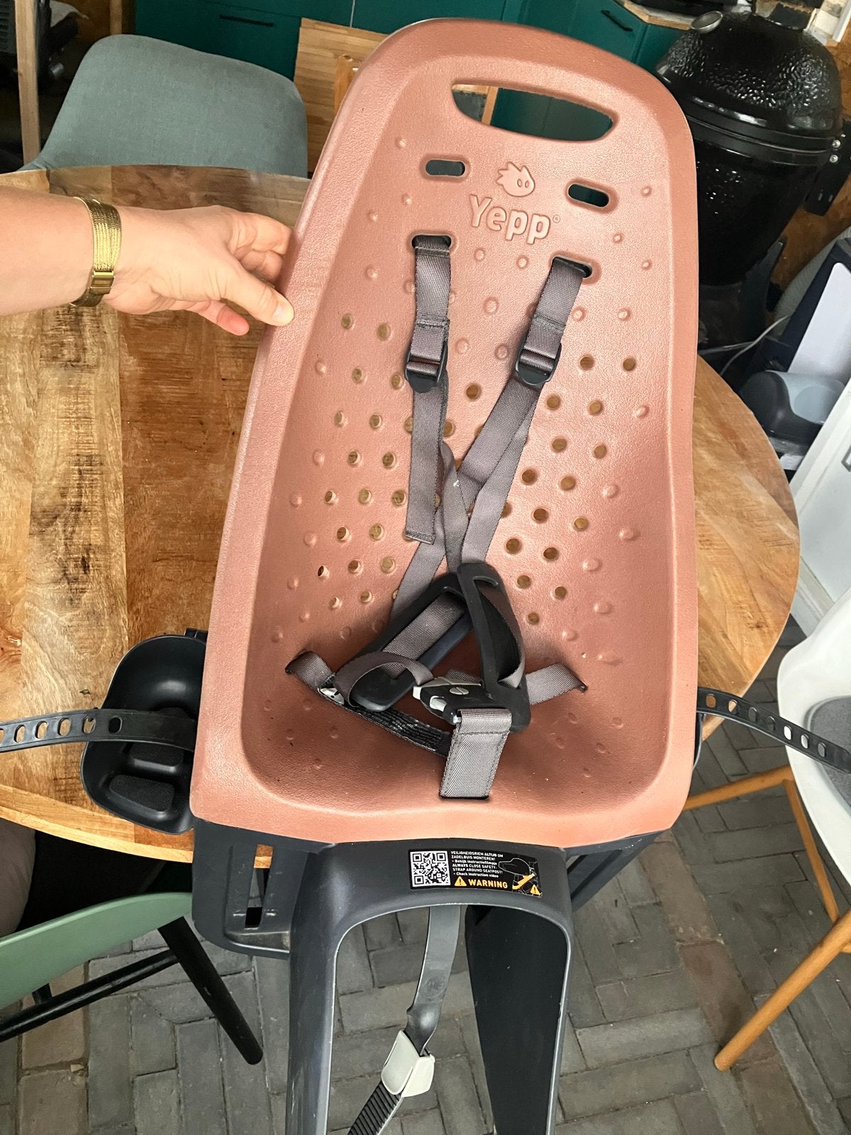 Thule Yepp Maxi bruin achterzitje (een 2e ook te koop), Ophalen, Achterzitje, Voetsteuntjes, 9 t/m 18 kg