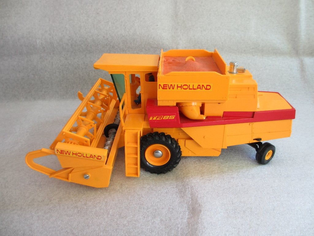 New Holland TR85 combine speelgoed maaidorser van Britains, Ophalen of Verzenden, Gebruikt, Voertuig