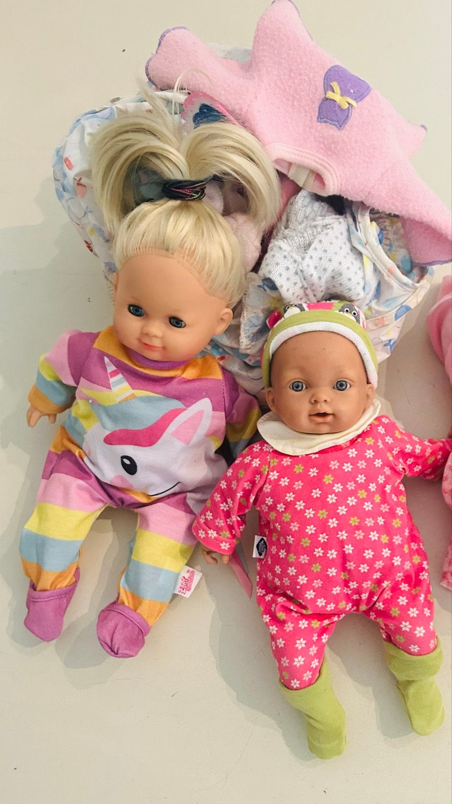 2 Leuke Babypoppen met Kleding - Zo goed als nieuw, Ophalen of Verzenden, Zo goed als nieuw, Babypop