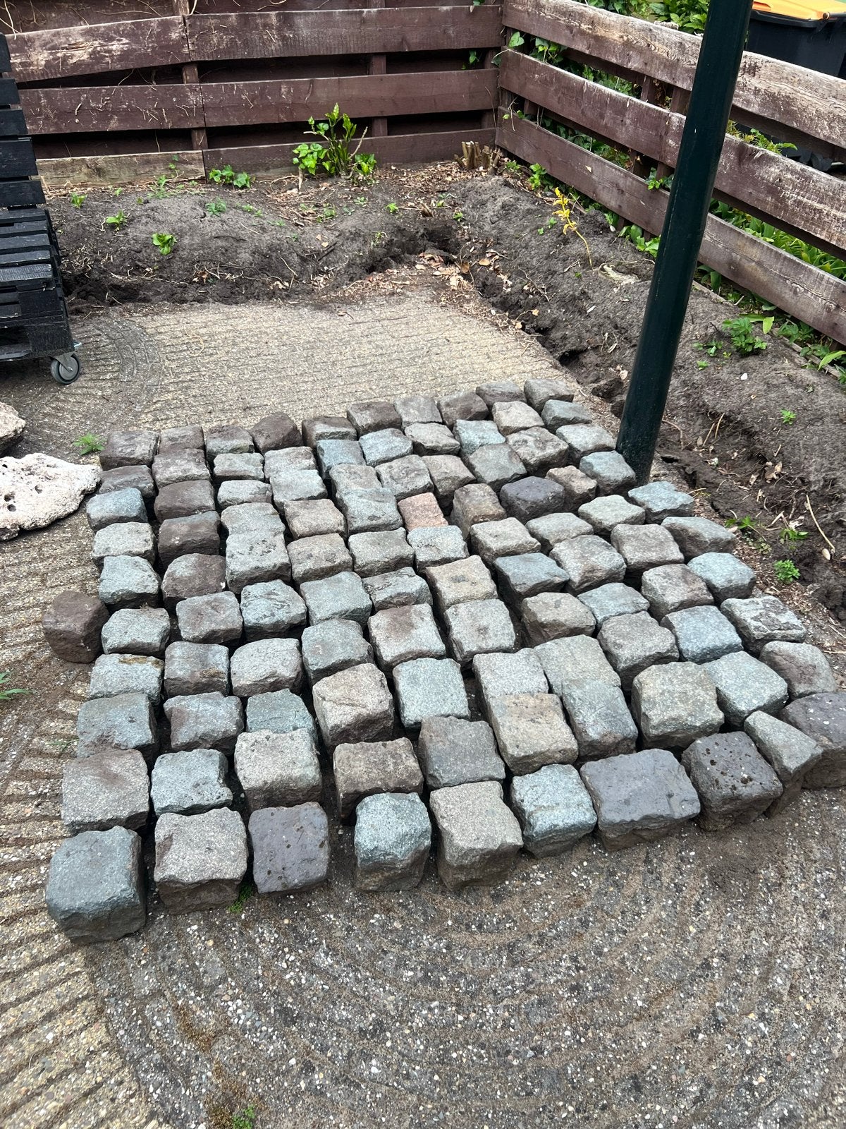 101 stuks Gebruikte Kasseien/Keien kinderkopjes, Ophalen, Gebruikt, Grijs, Kei