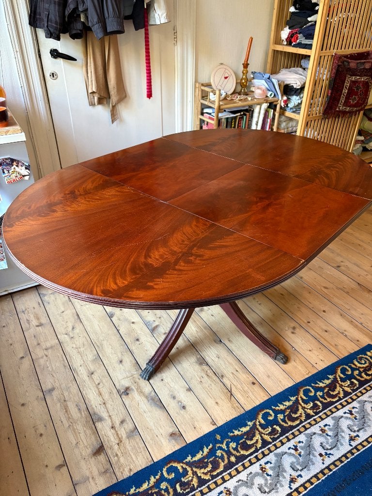 Antieke mahonie eettafel met klauwpoten