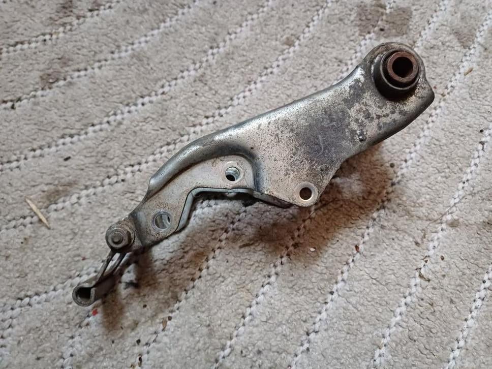 Blok Ophang beugel Peugeot 102 of 103 gebruikt, Fietsen en Brommers, Brommeronderdelen | Oldtimers, Ophalen of Verzenden, Gebruikt