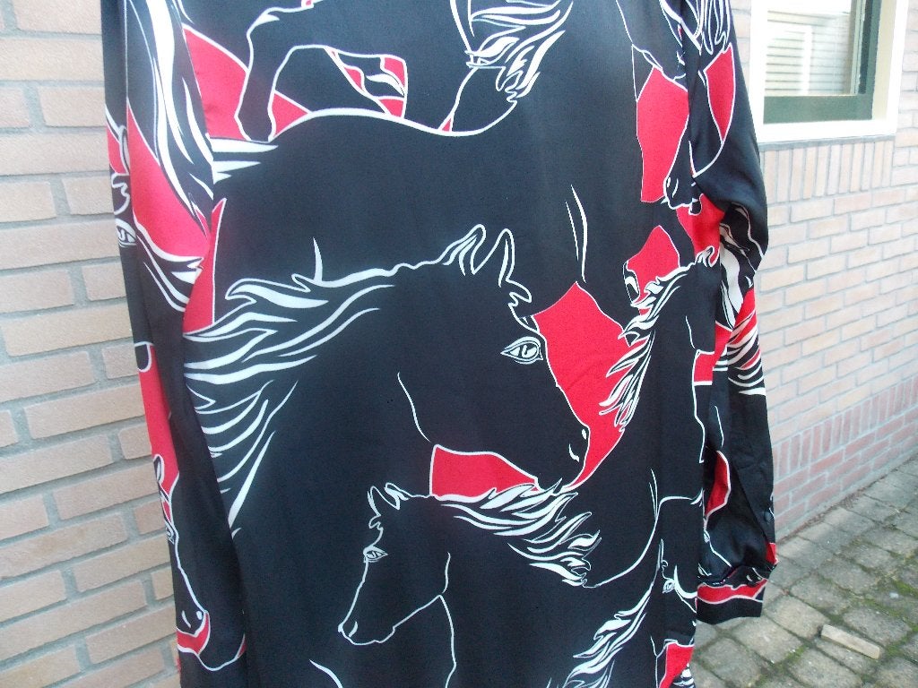 Nikkie korte  jurk met paarden 36/38 nieuw, Ophalen, Zwart, Nieuw, Nikkie