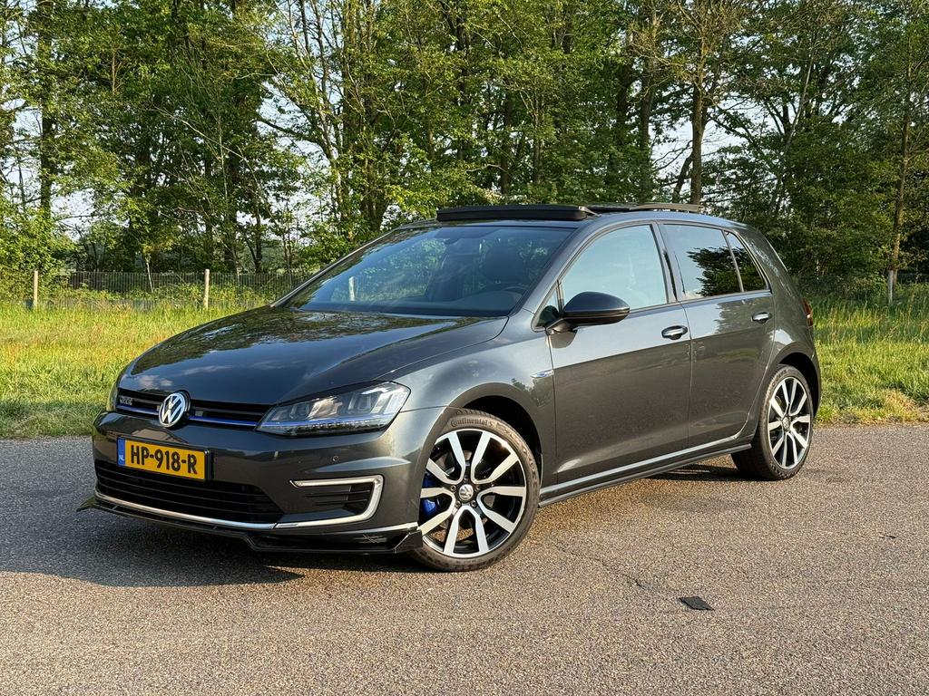 Volkswagen Golf 1.4 GTE /Pano/PDC/Cruise/Carplay/18''/Clima/, Auto's, Stof, 4 cilinders, Zwart, 1395 cc