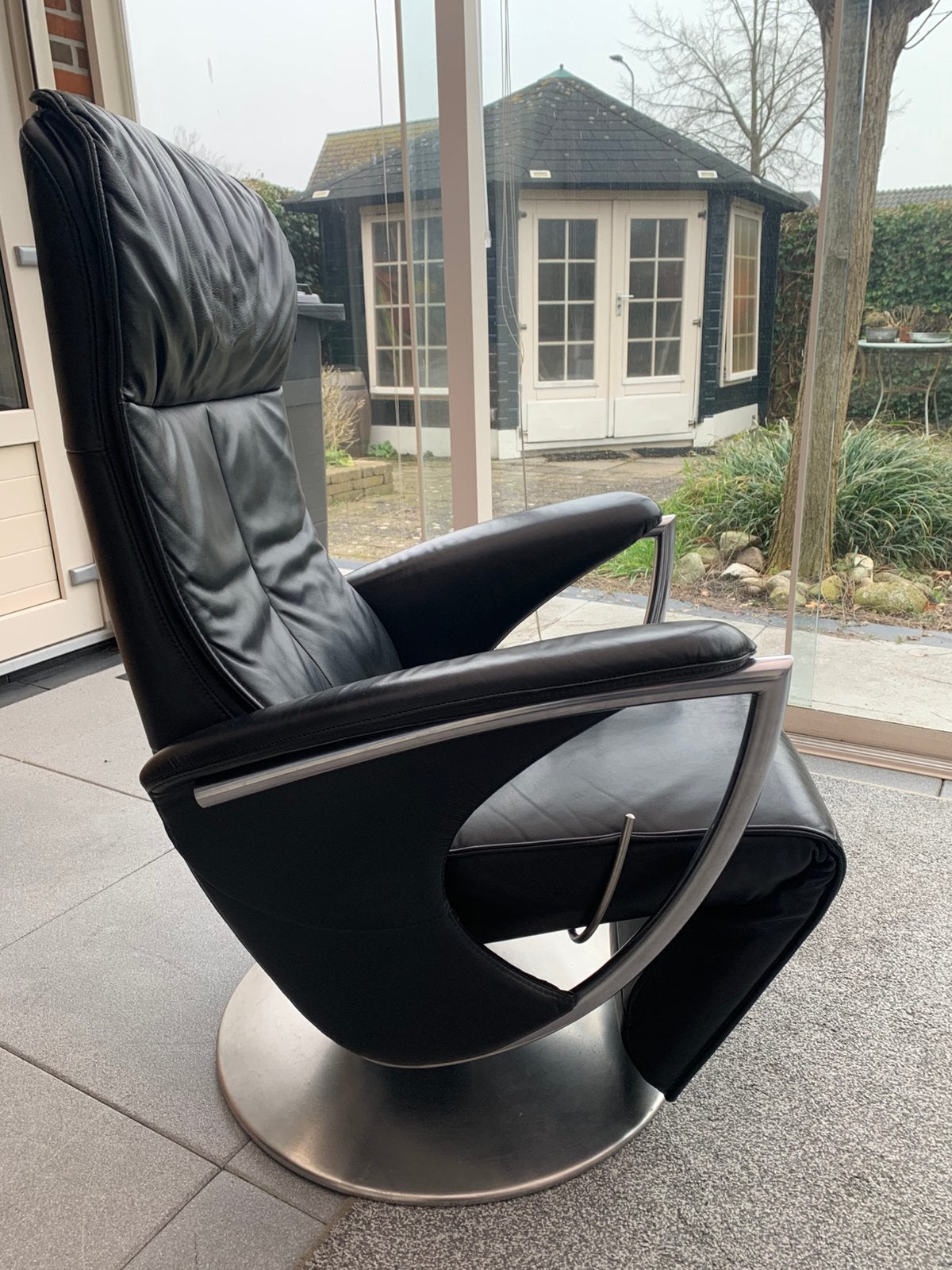 Fraaie zwart lederen relax fauteuil., Huis en Inrichting, Ophalen, Zo goed als nieuw, 50 tot 75 cm