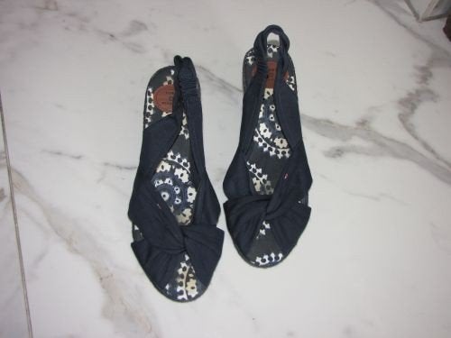 40 TOMMY HILFIGER pump, Ophalen of Verzenden, Zo goed als nieuw, Blauw