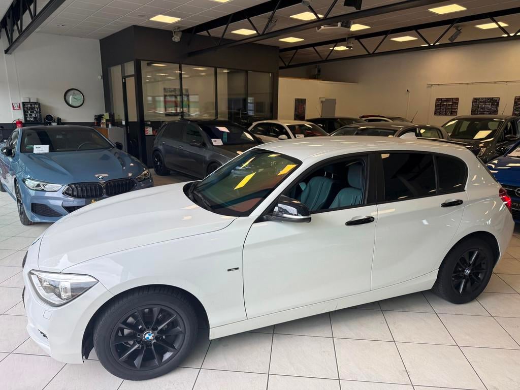 BMW 1-serie 116i Executive BJ. 2014 Automaat + Navi, Gebruikt, 4 cilinders, Leder en Stof, Wit