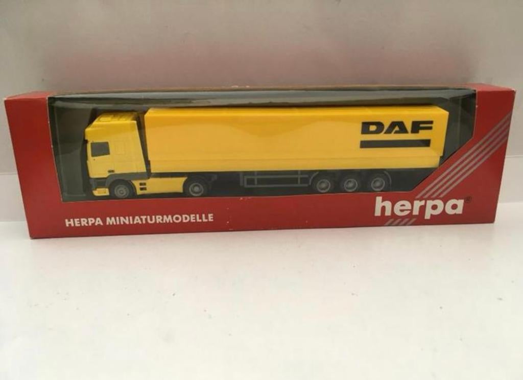 model Herpa DAF 95 Ati truck trailer 1:87 opdruk ‘DAF’ geel, Ophalen of Verzenden, Zo goed als nieuw, Bus of Vrachtwagen, Herpa