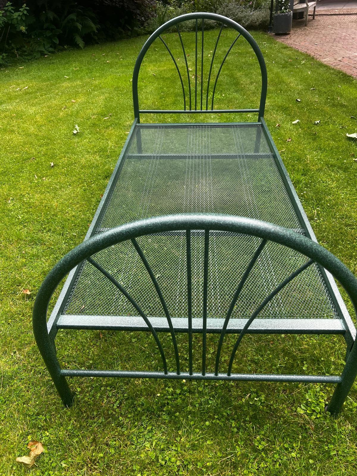 Groen  gehamerd metalen spijlenbed, Huis en Inrichting, Slaapkamer | Bedden, Ophalen, Gebruikt, 90 cm, Eenpersoons