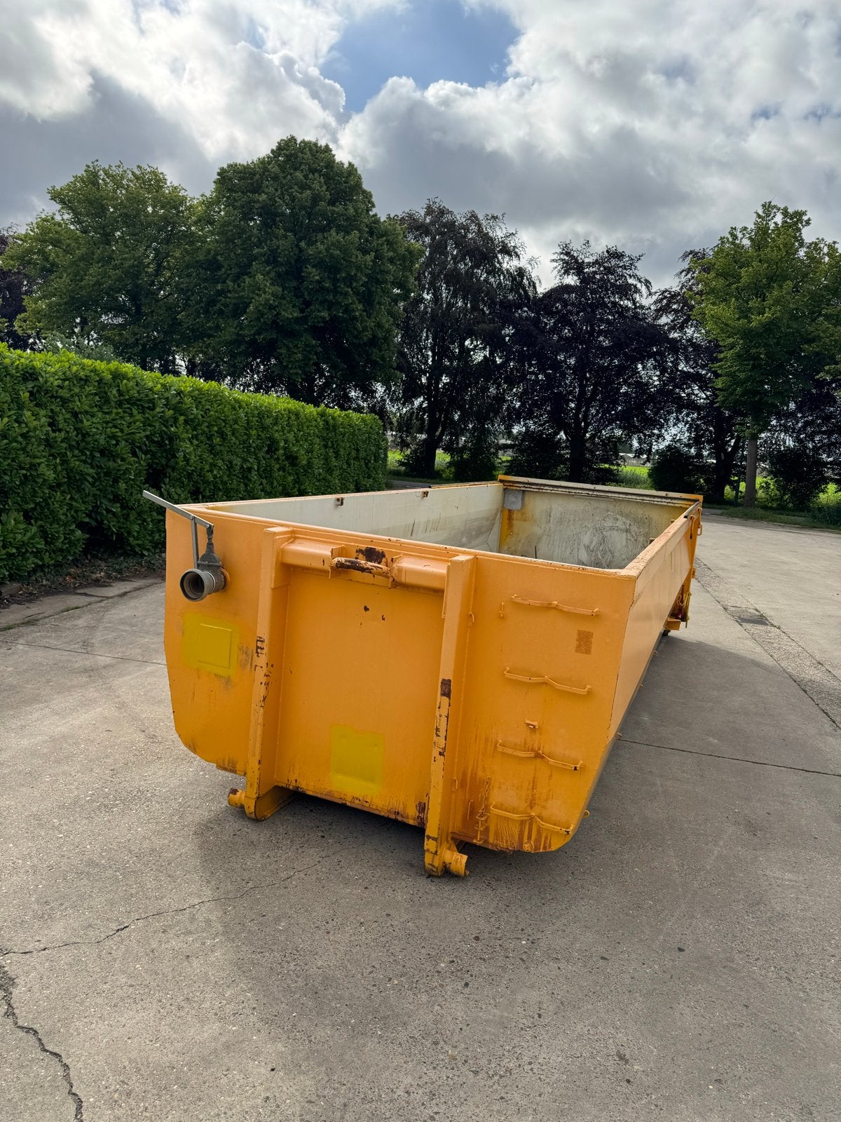 Zeer nette 20m3  vloeistofdichte haak/kabel container., Ophalen