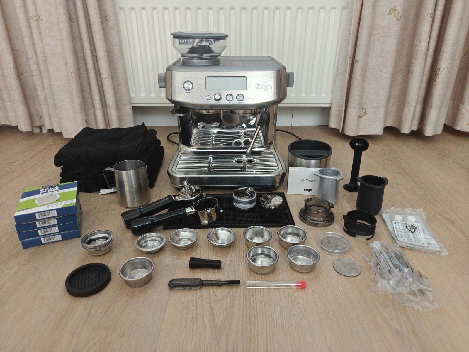 Sage Barista Express Espressomachine met accessoires, Espresso apparaat, Ophalen of Verzenden, Zo goed als nieuw, 2 tot 4 kopjes