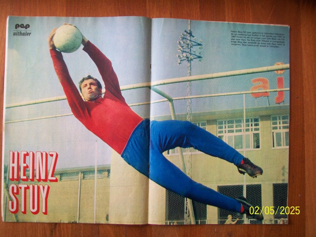 Poster Heinz Stuy - Ajax , The Byrds - PEP 1970, Verzamelen, Verzenden, Zo goed als nieuw, Ajax, Boek of Tijdschrift