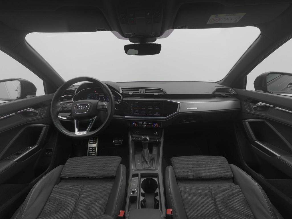Audi Q3 S-Line 45 TFSI e 245 PK | LED | 360 Camera | Stoelve, Gebruikt, Leder en Stof, Hybride Elektrisch/Benzine, 13 kWh