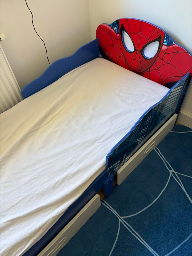Spiderman kinderbed met licht, 70 tot 85 cm, Zo goed als nieuw, Matras, 140 tot 160 cm