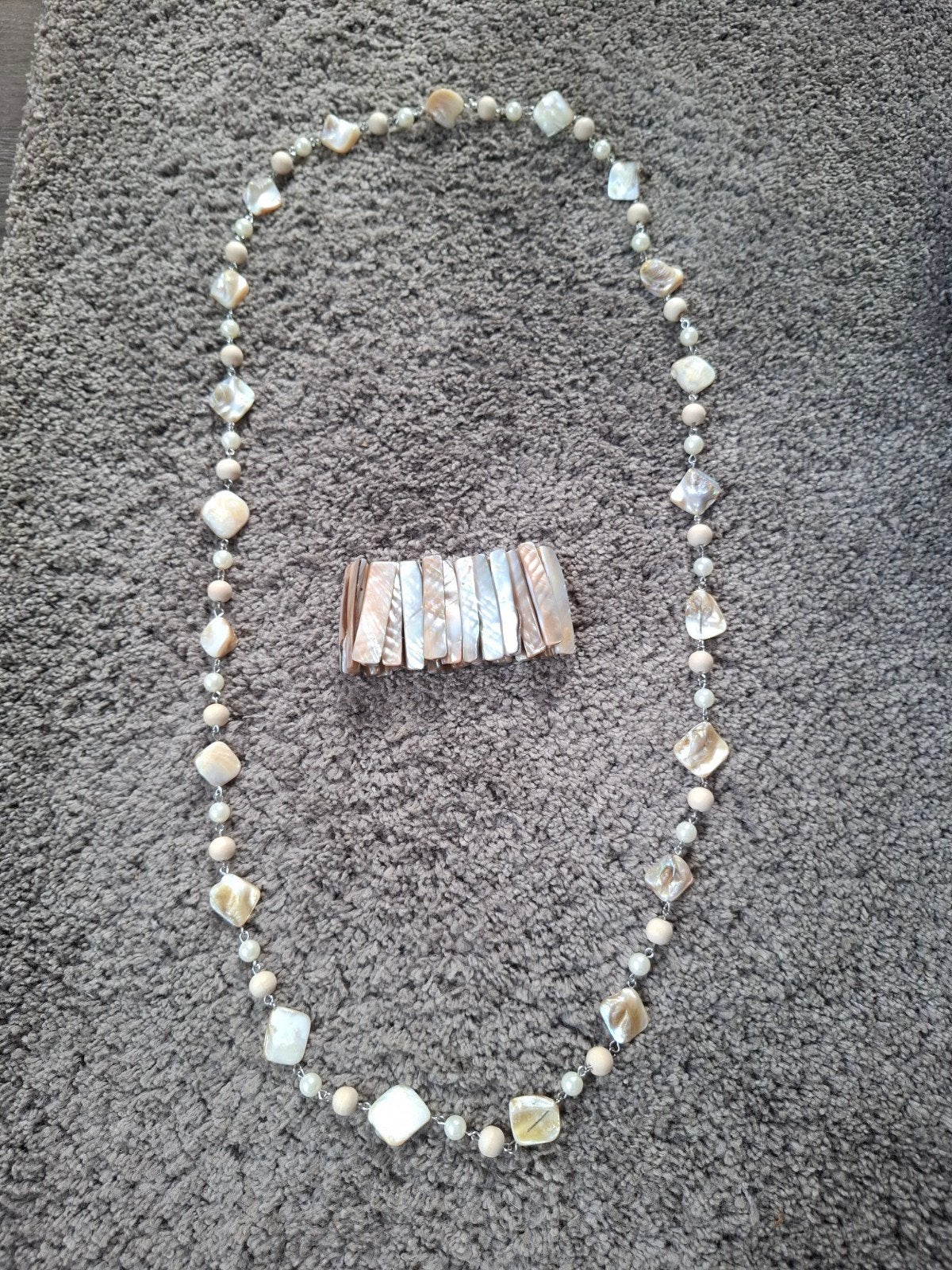 Parelmoer ketting & bijpassende Parelmoer armband, Sieraden, Tassen en Uiterlijk, Verzenden, Zo goed als nieuw, Beige, Steen of Mineraal