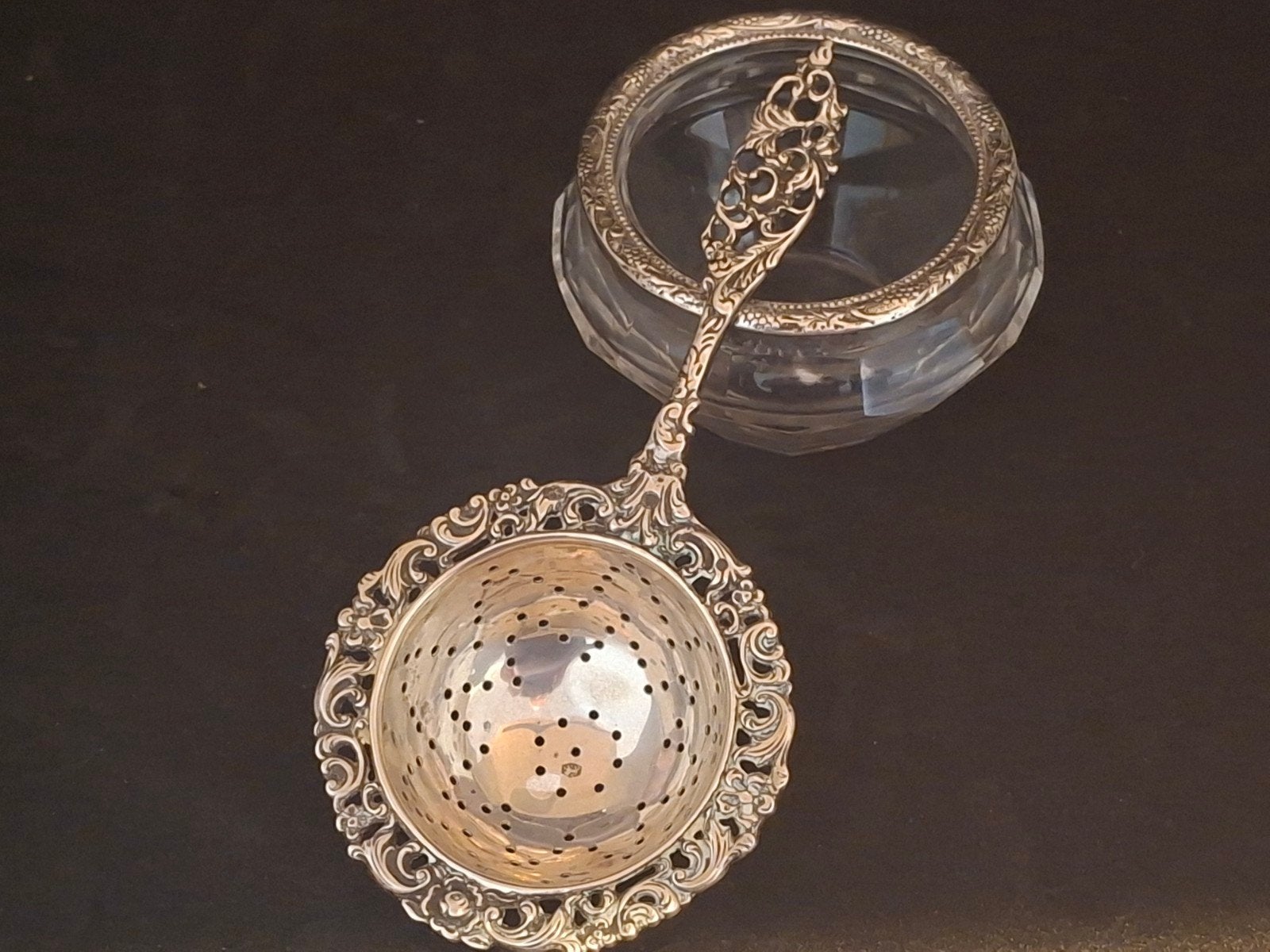 zilveren thee zeefje met onderschaaltje, Antiek en Kunst, Ophalen of Verzenden, Zilver