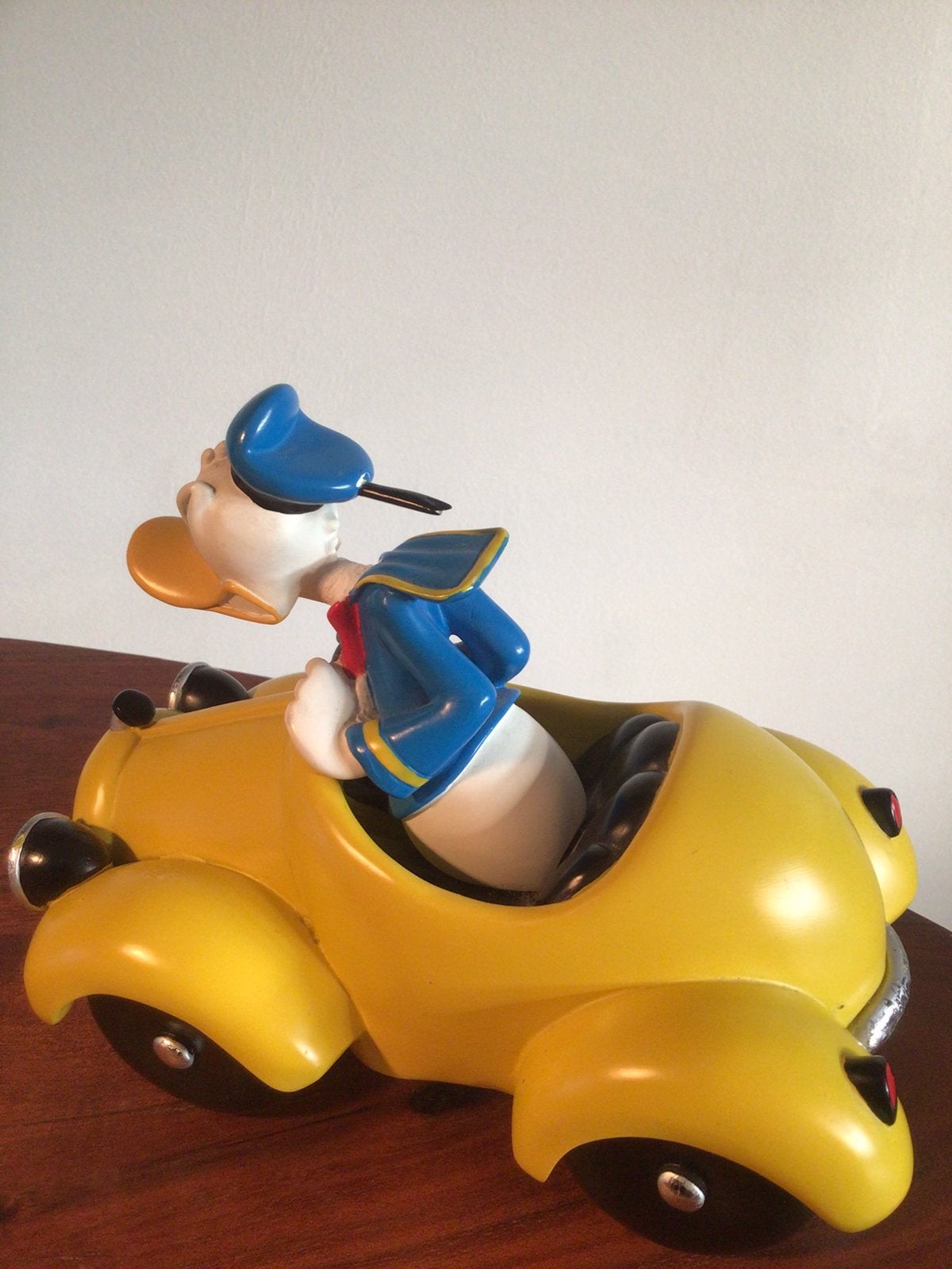 Donald Duck,in zijn cabrio, Ophalen of Verzenden, Zo goed als nieuw