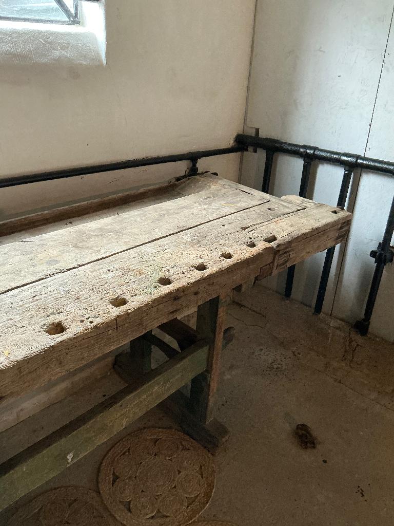 Oude werkbank, Ophalen