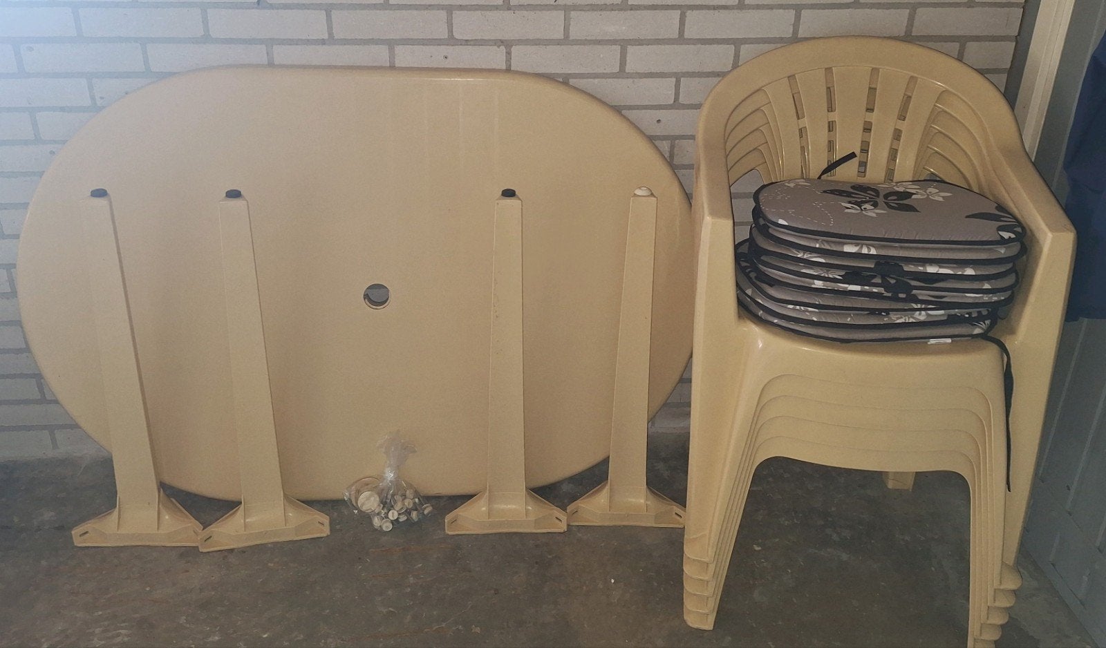 Kunststof tuinset met ovale tafel en stoelen, Ophalen, Kunststof, Gebruikt, 6 zitplaatsen