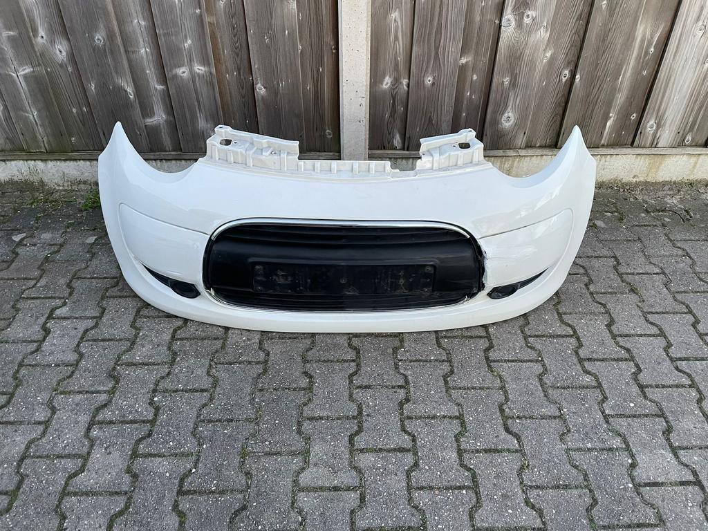 Voorbumper Wit Citroen C1 Toyota Aygo Peugeot 107, Gebruikt, Citroën, Voor, Ophalen of Verzenden
