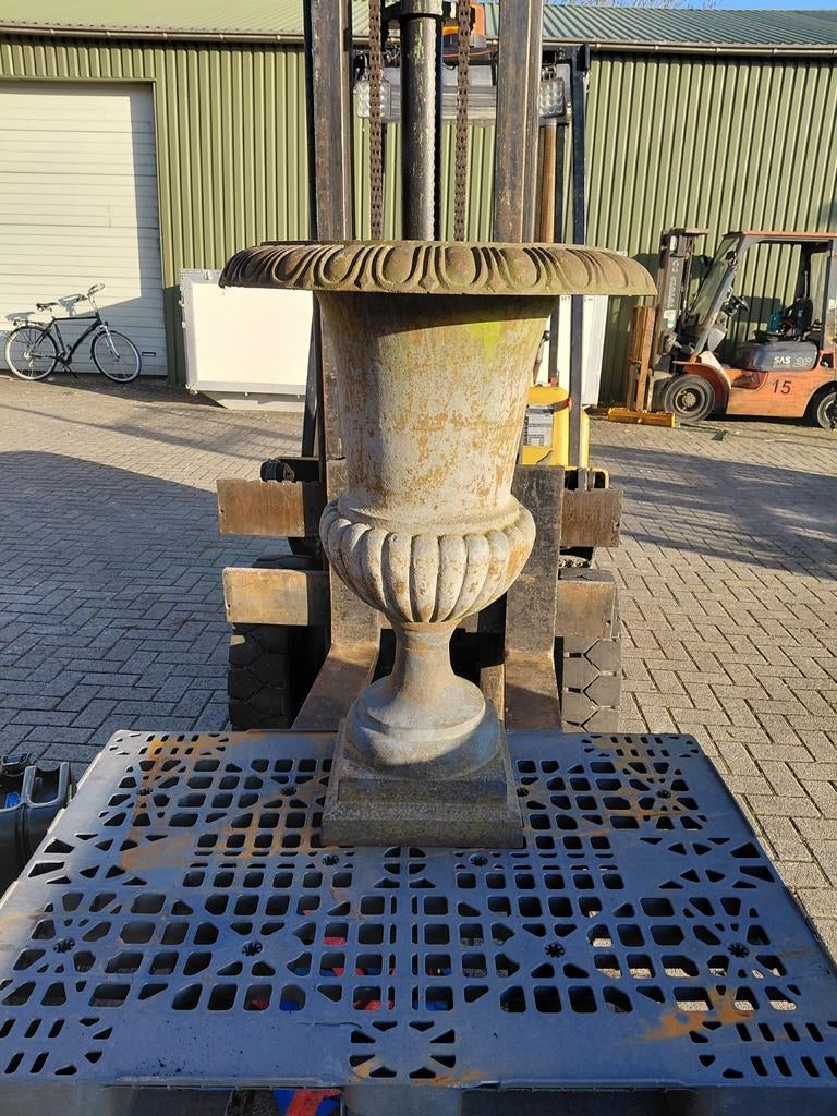 Gietijzeren bloempot, Tuin en Terras, Ophalen of Verzenden, Gebruikt