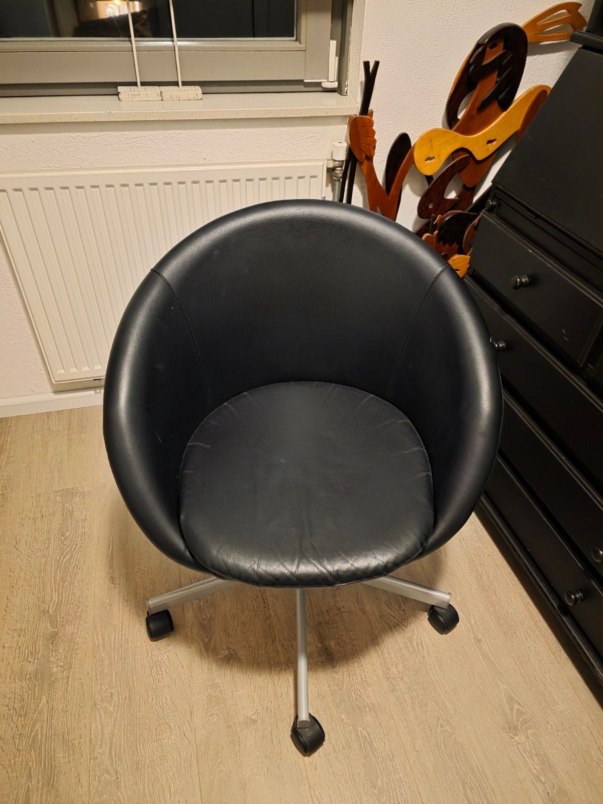 Zwarte Draaibare Bureaustoel / Kuipstoel op Wieltjes, Ophalen, Zwart, Zo goed als nieuw, Modern, Ergonomisch
