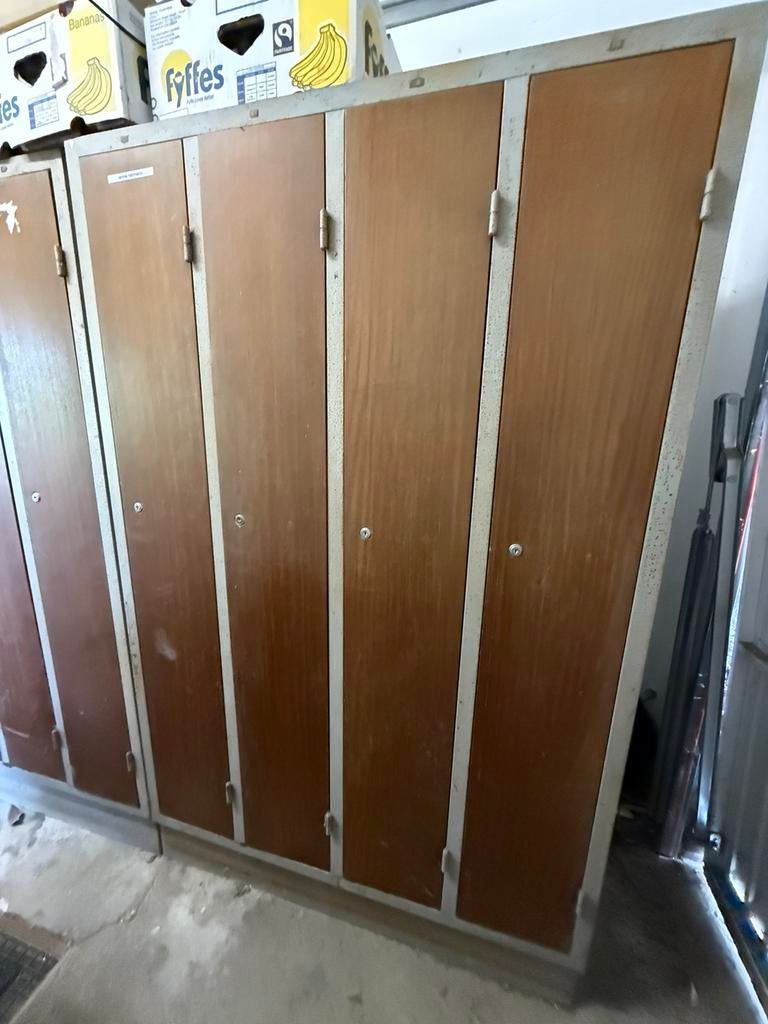 Metalen lockerkast met houten deur 4 deurs, Ophalen, Zo goed als nieuw