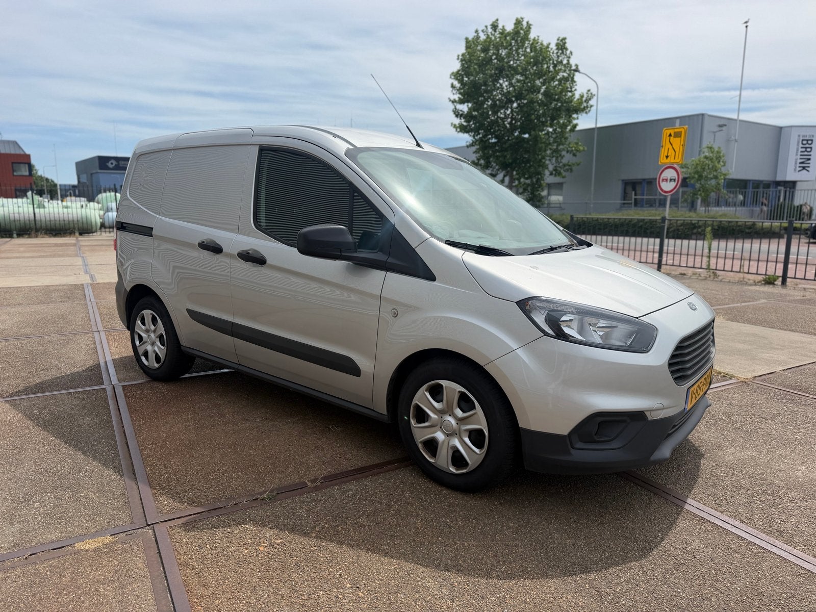 Ford Transit Courier GB 1.0 Ecoboost 100pk benzine, Auto's, Bestelauto's, Voorwielaandrijving, Stof, Automatische klimaatregeling