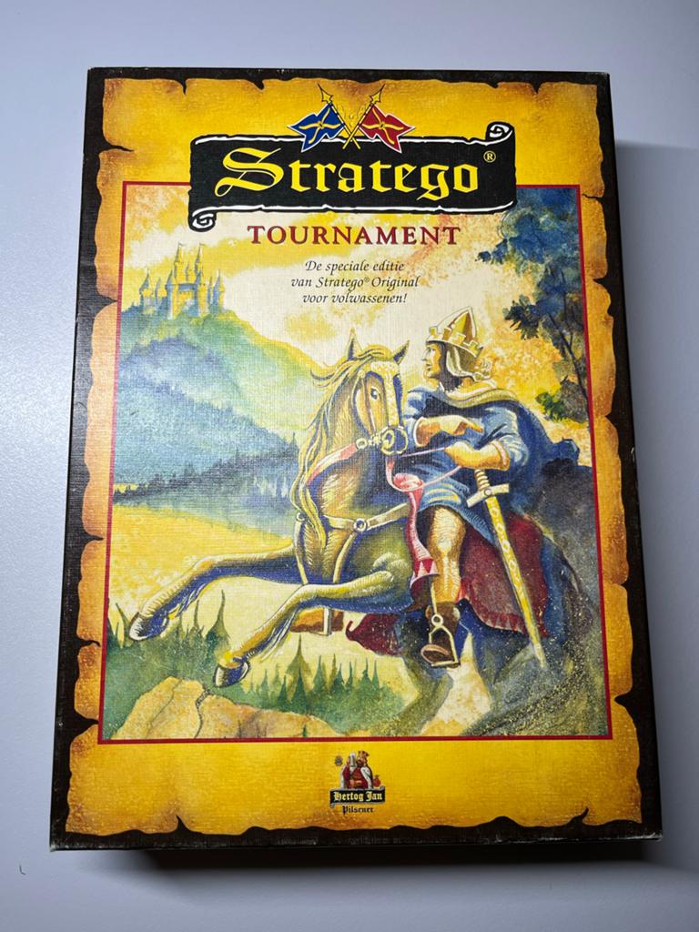 Stratego Tournament in mooie staat, compleet met pionnen, Een of twee spelers, Ophalen of Verzenden, Zo goed als nieuw