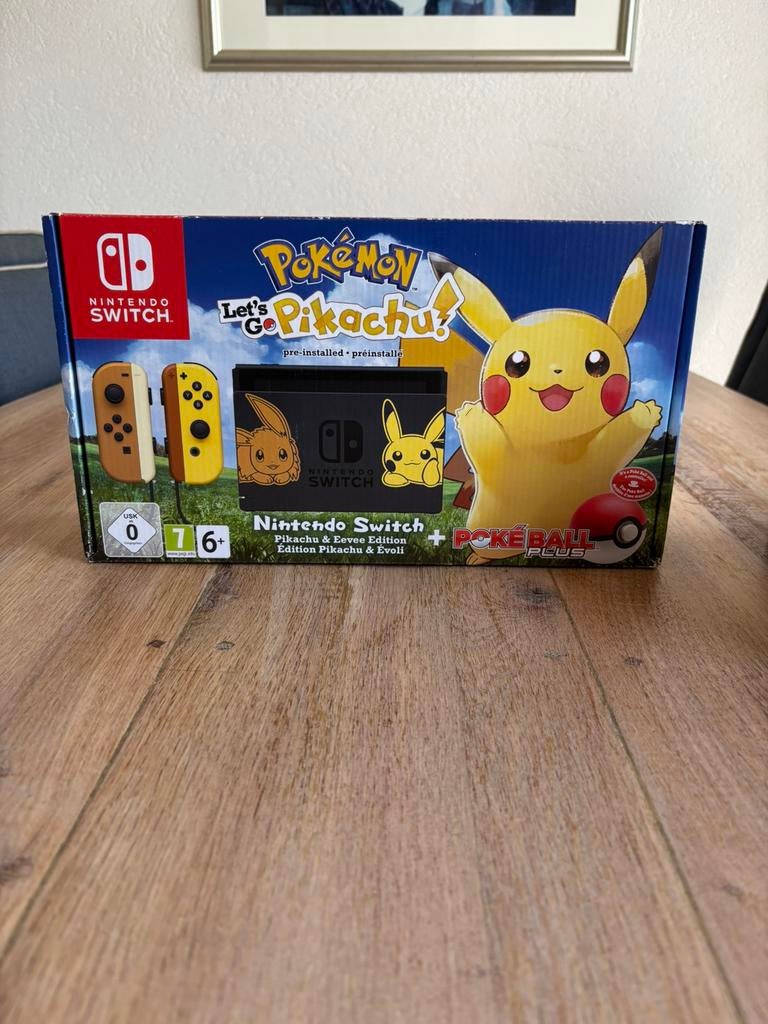 Nintendo switch pokemon editie, Spelcomputers en Games, Spelcomputers | Nintendo Switch, Zo goed als nieuw, Switch Original, Met 2 controllers