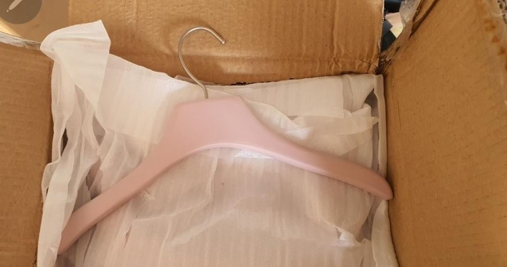 150x  kinder kledinghangers partij 3 nieuwe dozen moet weg, Kleding | Dames, Kledinghangers, Ophalen of Verzenden, Nieuw, Kunststof