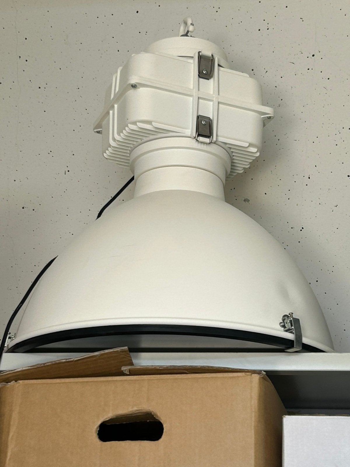 Lamp zuiver, klein deukje zijkant, Ophalen, Gebruikt
