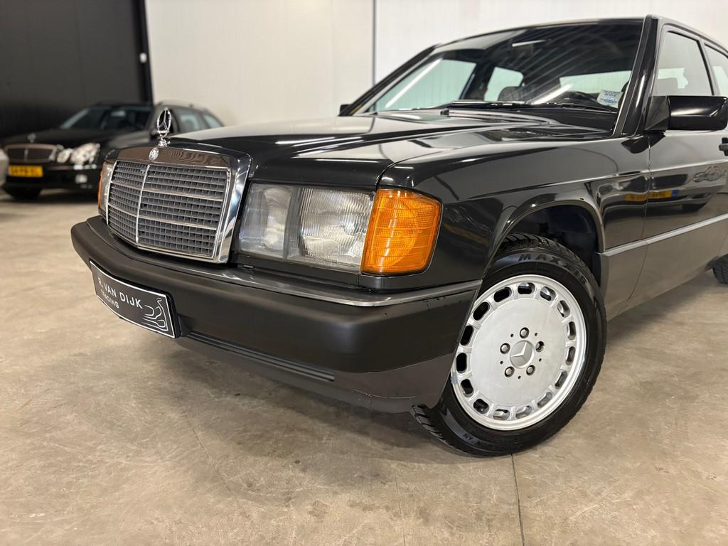 Mercedes-Benz 190-serie 1.8 E Automaat Sportline Schuifdak, Auto's, Mercedes-Benz, Automaat, Gebruikt, Zwart, 4 cilinders