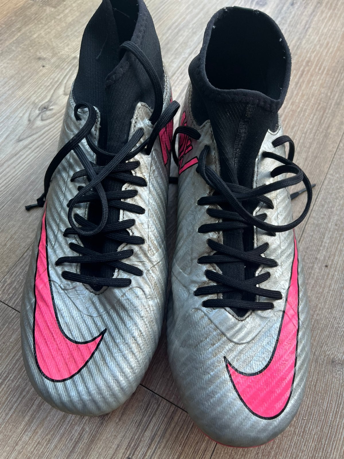 Voetbalschoenen Maat 41 met handtekening Oranje Leeuwinnen, Overige kleuren, Overige maten, Ophalen of Verzenden, Voetbal