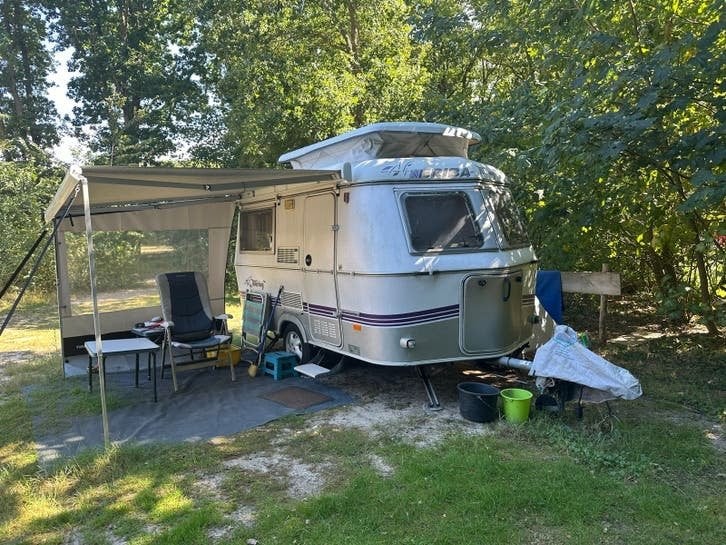 Eriba Touring Familia (1998) met nieuwe Thule luifel, Caravans en Kamperen, Caravans, Rondzit, Omvormbare zithoek, Particulier