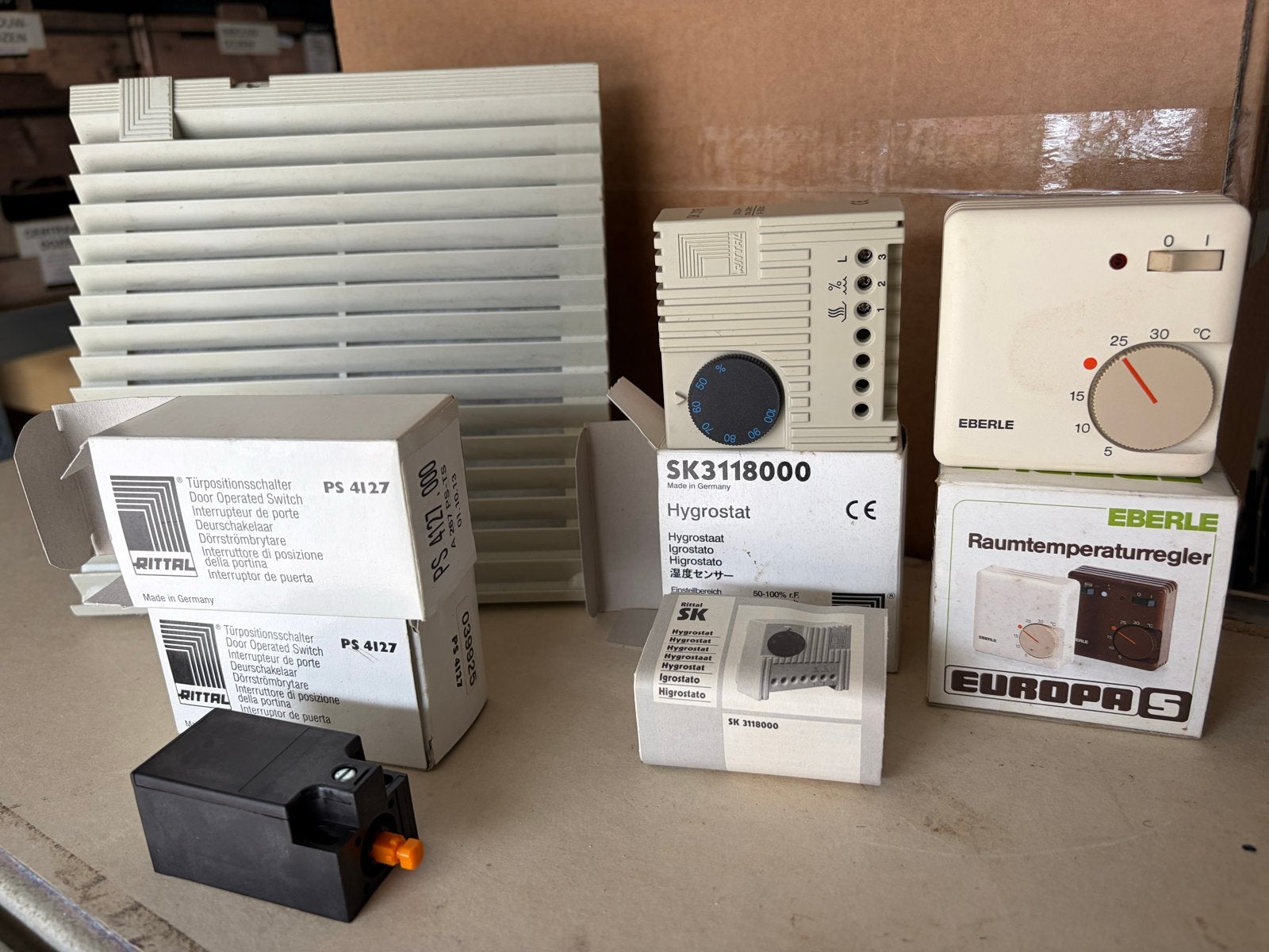 Rittal Hygrostaat SK 3118000 & Eberle Thermostaat, Ophalen of Verzenden, Slimme thermostaat, Nieuw