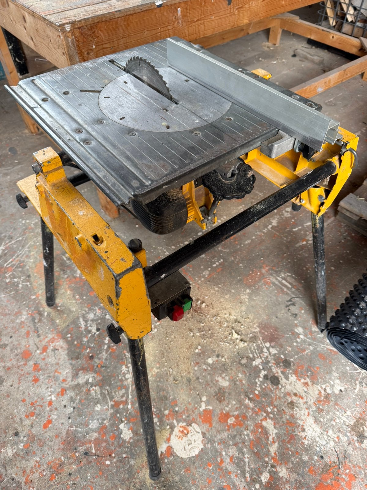 DeWalt flip over zaagtafel, Ophalen, Gebruikt, Afkortzaag, 30 tot 70 mm