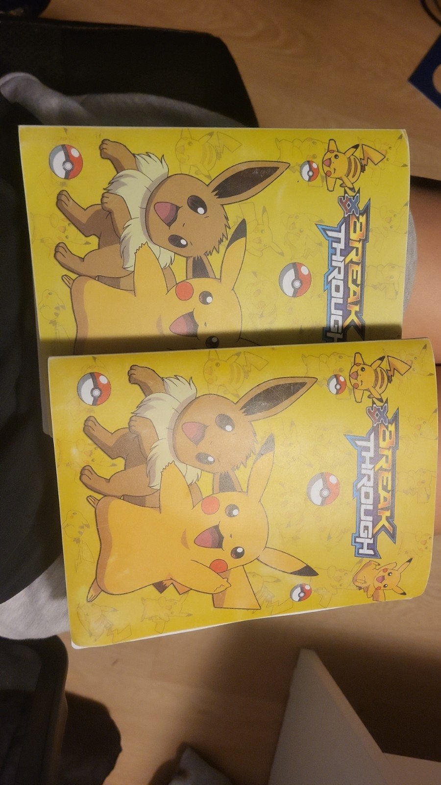 Break through binder 2x, Hobby en Vrije tijd, Verzamelkaartspellen | Pokémon, Ophalen of Verzenden, Gebruikt, Boek of Catalogus