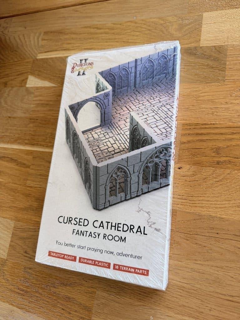 Dungeons & Lasers - II - Cursed Cathedral, Ophalen of Verzenden, Nieuw, Dungeons & Lasers