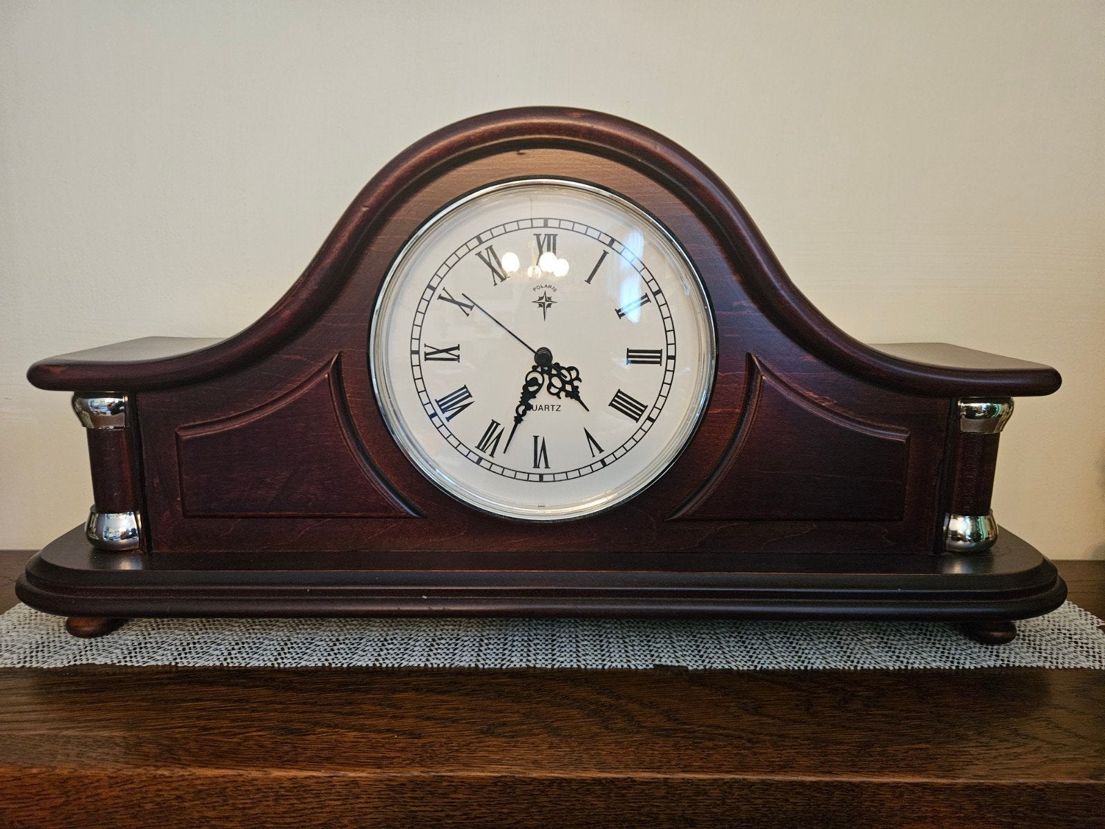 Klassieke houten schoorsteenmantelklok - Kwarts uurwerk, Antiek en Kunst, Ophalen