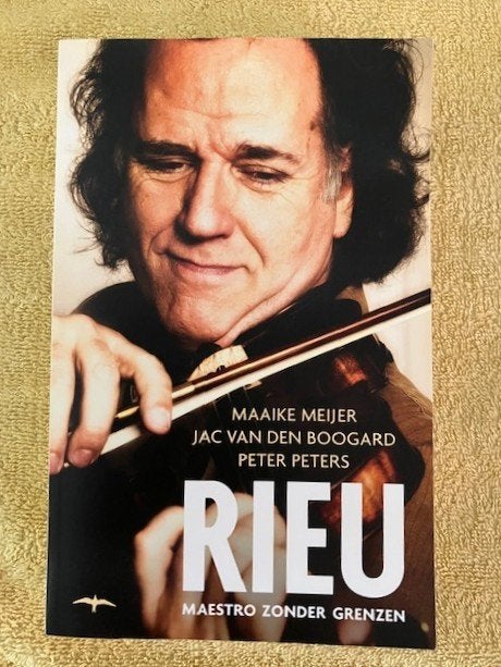 boek André Rieu - Maestro zonder grenzen, Ophalen of Verzenden, Zo goed als nieuw, Artiest