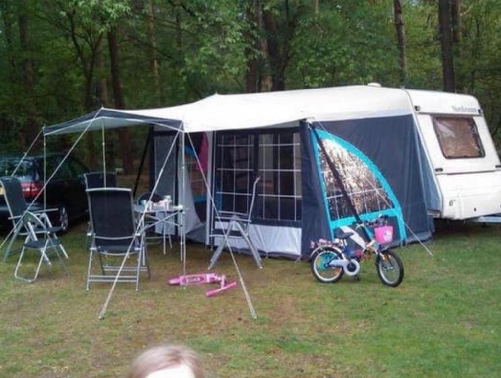 Leuke sterckeman met voortent en luifel, Caravans en Kamperen, Sterckeman, Bedrijf, Treinzit, 750 - 1000 kg